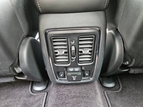 Used 2018 Jeep Grand Cherokee Overland AWD/4WD image 11
