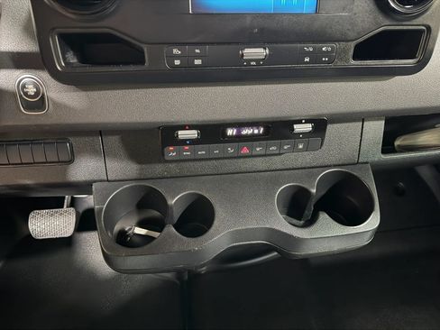 Used 2019 Mercedes-Benz Sprinter 2500 image 42