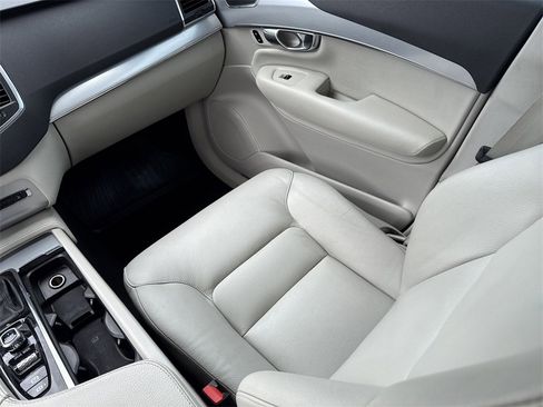 Used 2017 Volvo XC90 T5 Momentum w/ Vision Package image 26