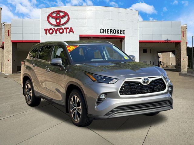Used 2026 Toyota Highlander XLE AWD/4WD image 3