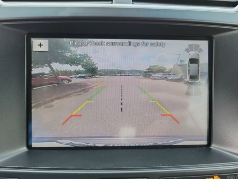 Used 2018 Ford Explorer XLT w/ Equipment Group 202A AWD/4WD image 12