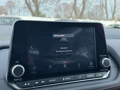 Used 2025 Nissan Rogue SV AWD/4WD image 12