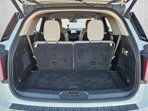 Used 2022 Ford Explorer Limited w/ Equipment Group 301A image 6