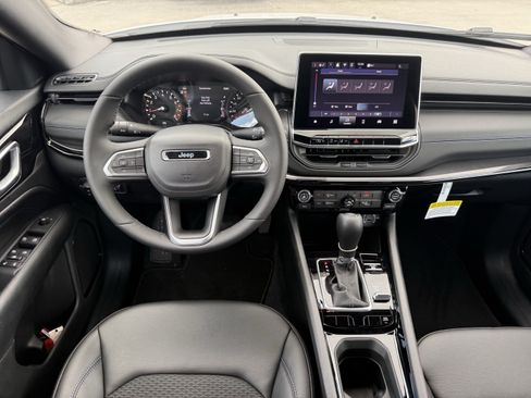 New 2026 Jeep Compass Latitude AWD/4WD image 11