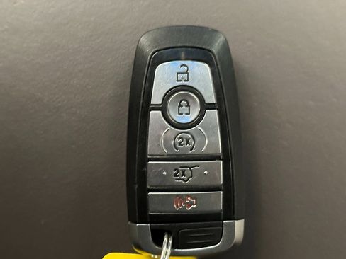 Used 2020 Ford Explorer Platinum w/ Premium Technology Package image 17