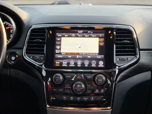 Used 2021 Jeep Grand Cherokee Laredo X image 17