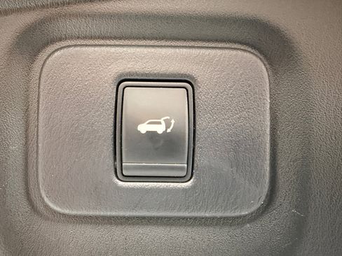 Used 2015 Nissan Pathfinder SL w/ SL Premium Package image 24