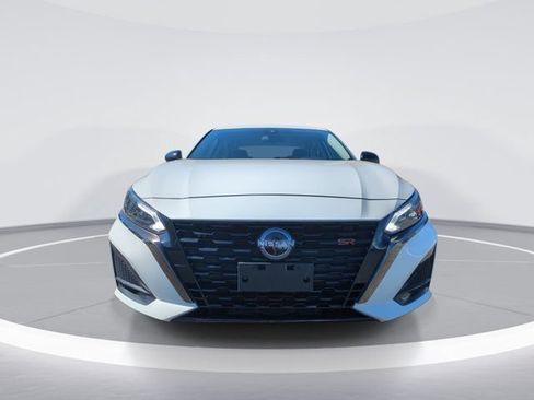 Used 2024 Nissan Altima 2.5 SR FWD image 11