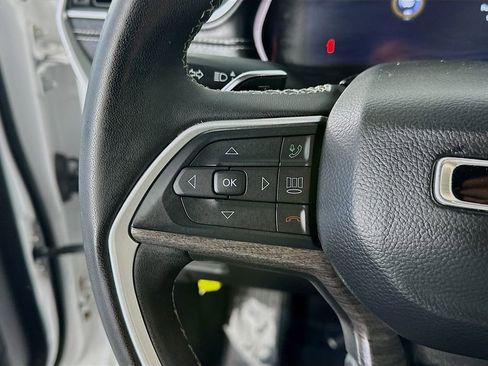 Used 2023 Jeep Grand Cherokee Limited w/ Black Appearance Package image 26