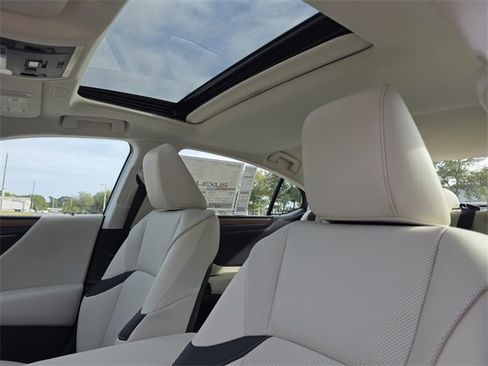 New 2025 Lexus ES 350 w/ Premium Package image 21