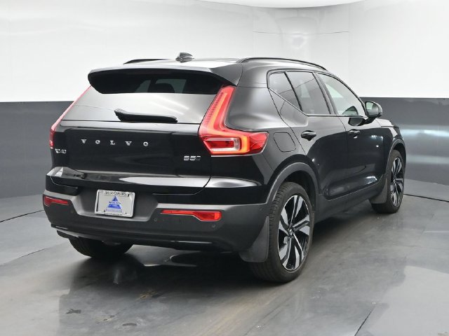 Used 2023 Volvo XC40 B5 Plus w/ Driver Assist Package AWD/4WD image 8