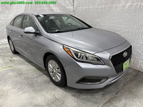 Used 2016 Hyundai Sonata SE image 2