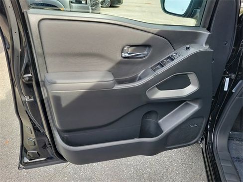 Used 2024 Nissan Frontier SL w/ Technology Package image 8