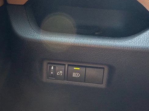 Used 2022 Toyota RAV4 XLE FWD image 19