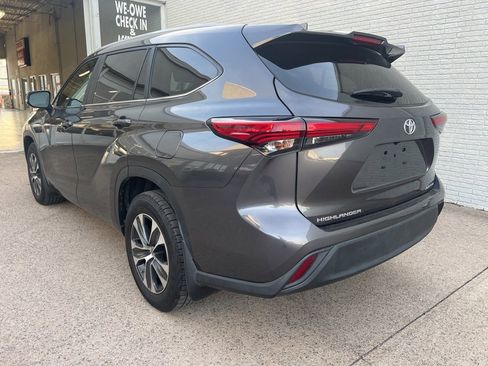 Used 2023 Toyota Highlander XLE image 6