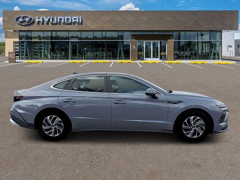 New 2026 Hyundai Sonata Blue FWD image 9