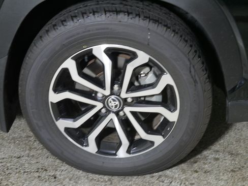 Used 2024 Toyota Corolla Cross AWD Hybrid image 15
