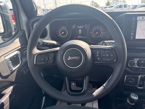 Used 2025 Jeep Wrangler Unlimited Sport AWD/4WD image 18