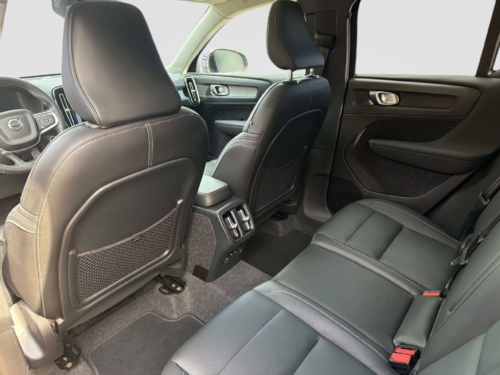 Used 2025 Volvo XC40 B5 Core AWD/4WD image 15