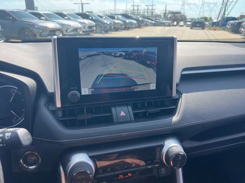 Used 2025 Toyota RAV4 XLE FWD image 9