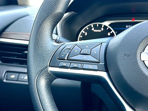 Used 2024 Nissan Altima 2.5 SV image 29