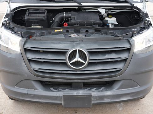 Used 2020 Mercedes-Benz Sprinter 2500 image 7