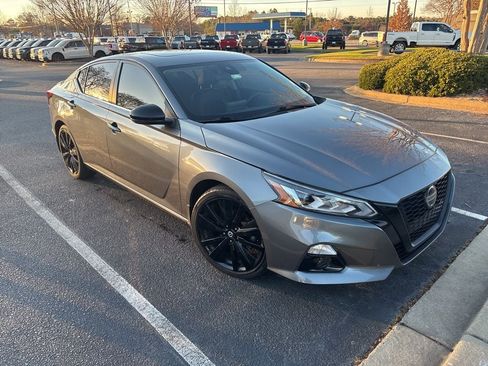 Used 2022 Nissan Altima 2.5 SR w/ Midnight Edition Package image 18