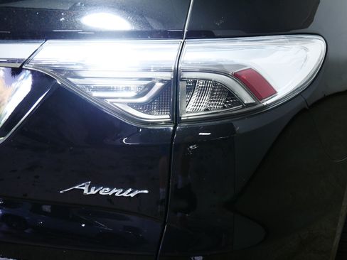 Used 2024 Buick Enclave Avenir w/ Avenir Technology Package AWD/4WD image 17