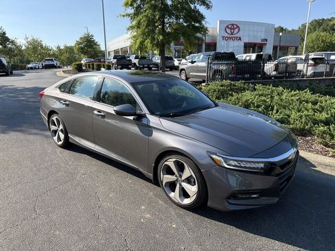 Used 2018 Honda Accord Touring image 3