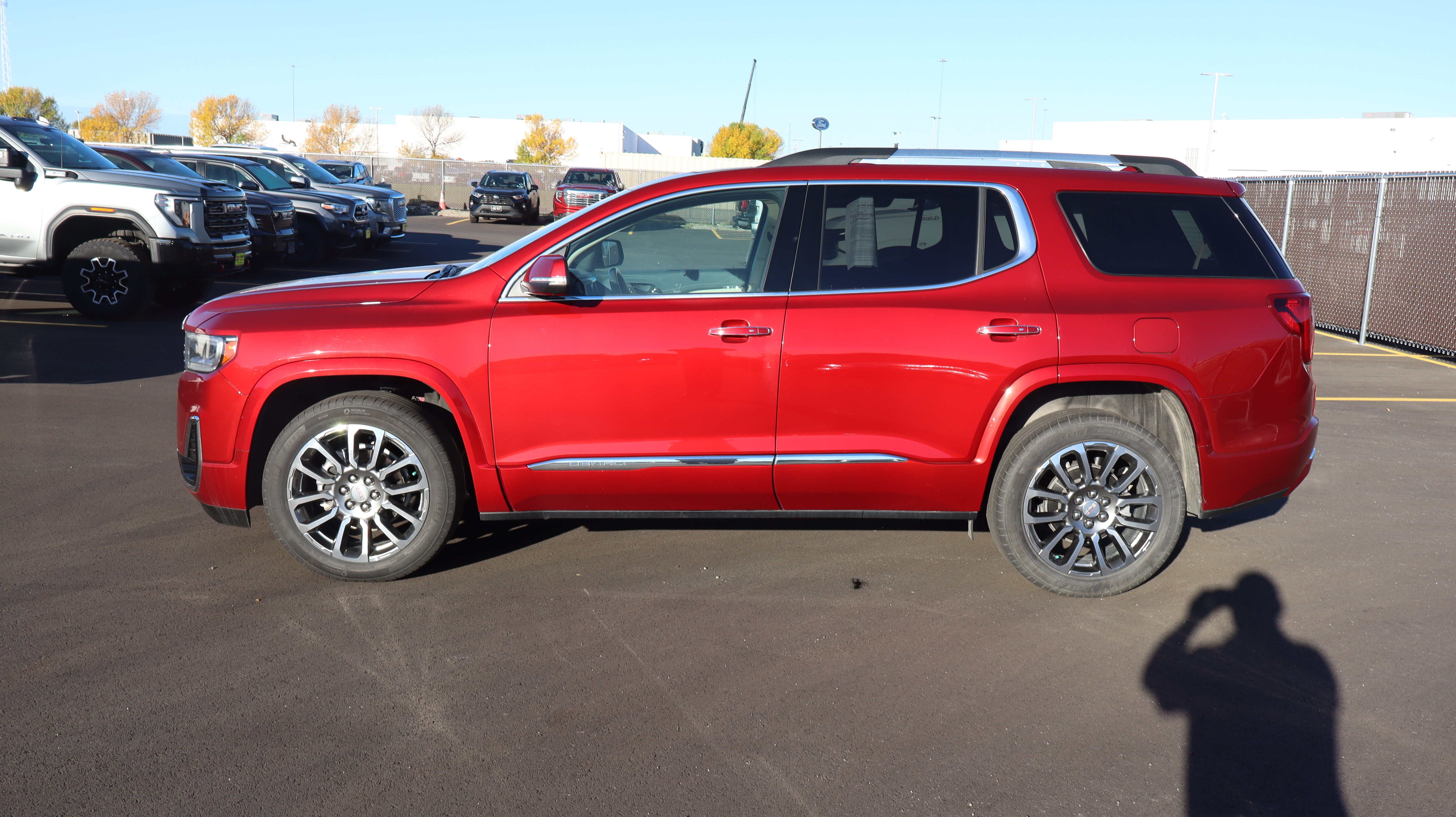 Certified 2023 GMC Acadia Denali w/ Denali Ultimate Package AWD/4WD image 4