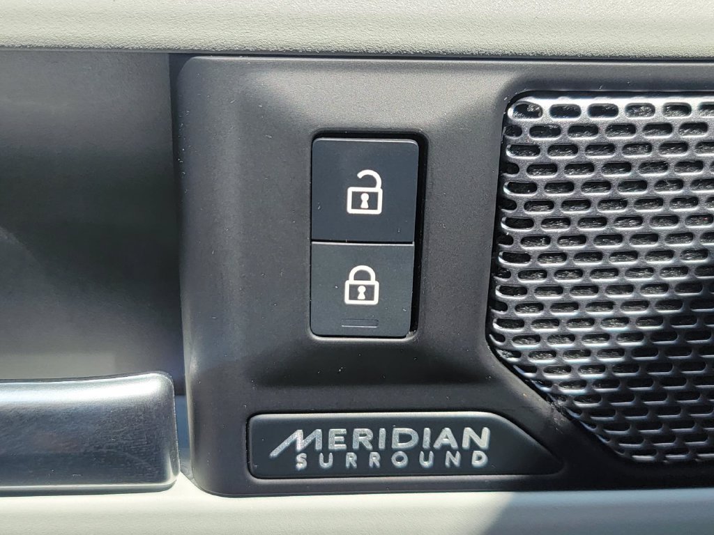 Used 2023 Land Rover Defender 110 SE AWD/4WD image 34