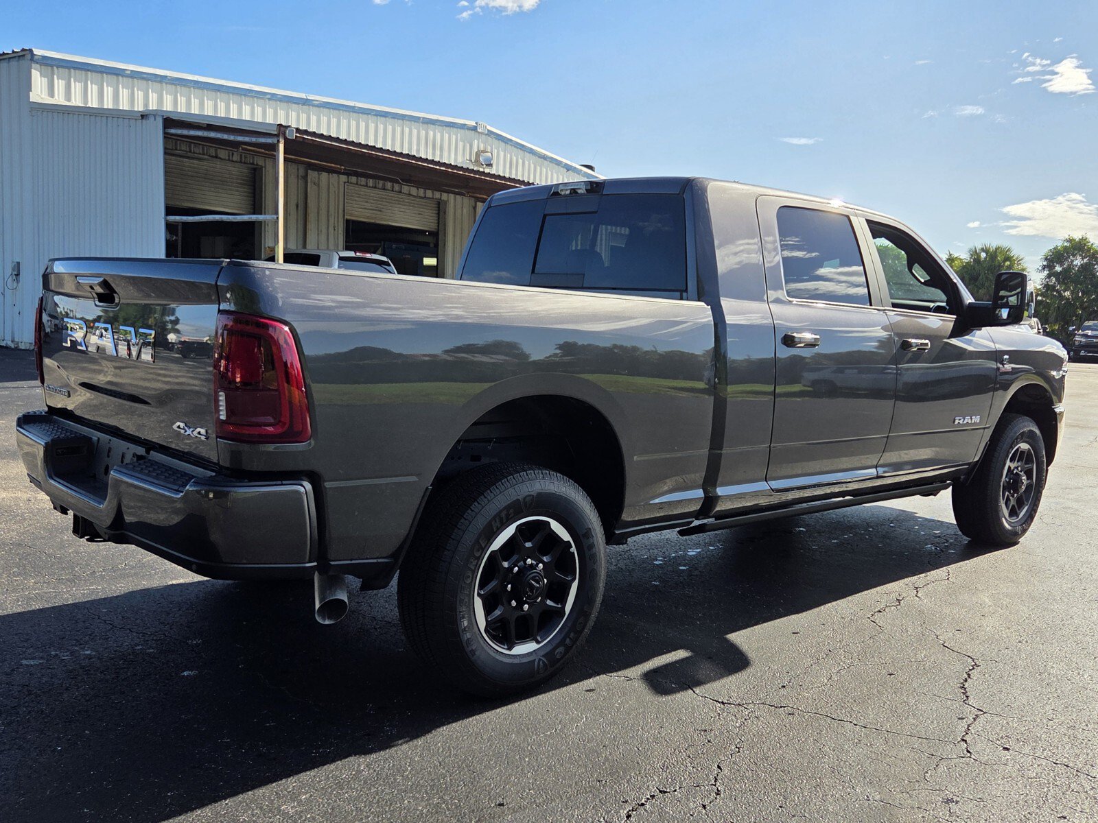 Used 2025 RAM 2500 Laramie AWD/4WD image 5