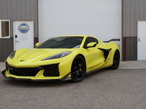 Used 2024 Chevrolet Corvette Z06 w/ Z07 Performance Package RWD image 1