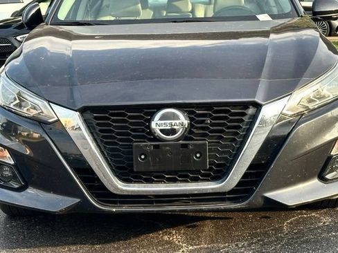 Used 2021 Nissan Altima 2.5 Platinum AWD/4WD image 3
