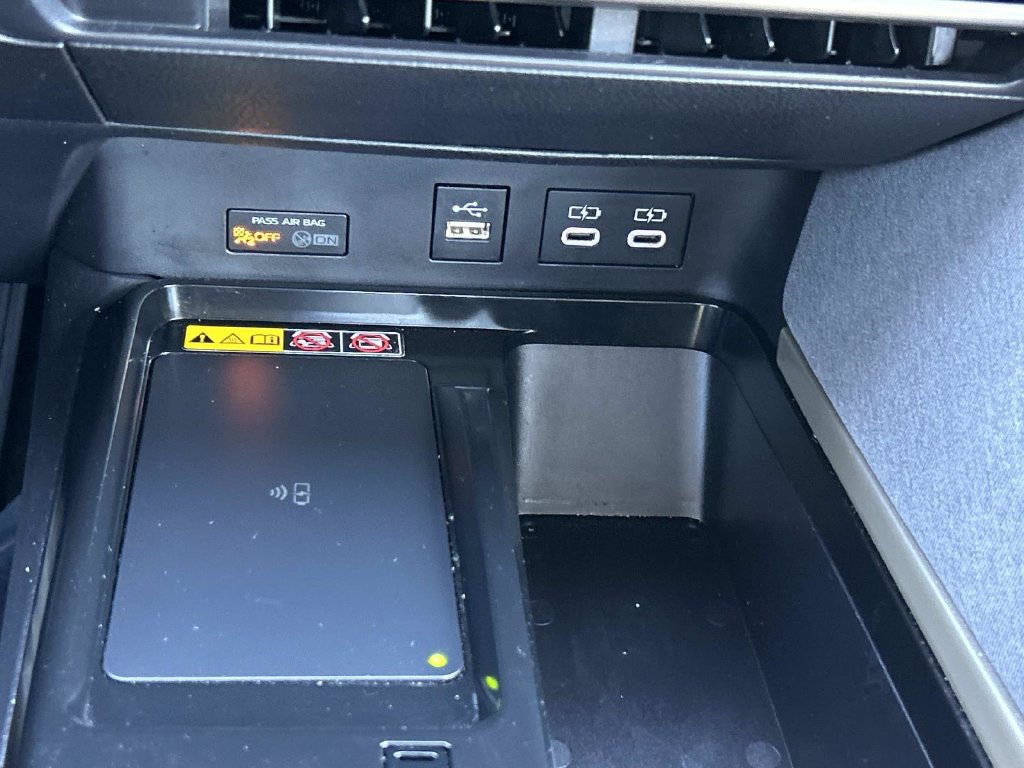 Used 2025 Toyota Camry LE w/ Convenience Package FWD image 40