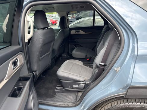 Used 2025 Ford Explorer Active image 5