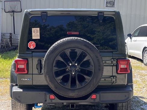 Used 2024 Jeep Wrangler Unlimited Sahara w/ Technology Group AWD/4WD image 7