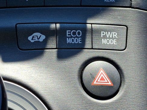 Used 2011 Toyota Prius Three FWD image 24