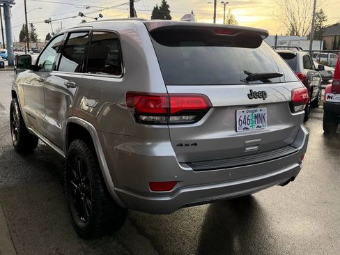 Used 2018 Jeep Grand Cherokee Altitude image 5