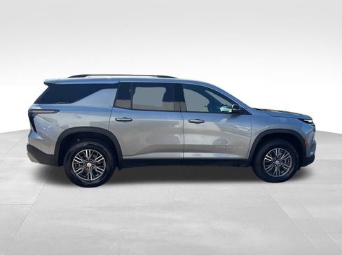 Used 2026 Chevrolet Traverse LT AWD/4WD image 9