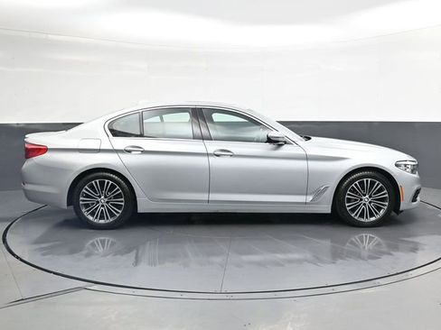 Used 2019 BMW 530i xDrive w/ Convenience Package AWD/4WD image 3