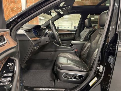 Used 2022 Jeep Grand Cherokee Summit w/ Luxury Tech Group V image 15