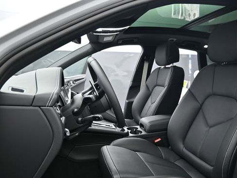 New 2026 Porsche Macan S image 5
