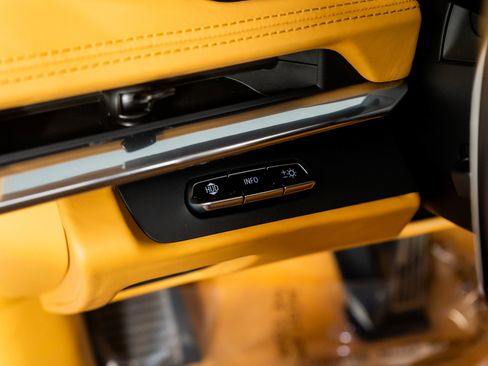 Used 2020 Chevrolet Corvette Stingray Premium Cpe w/ 3LT image 39