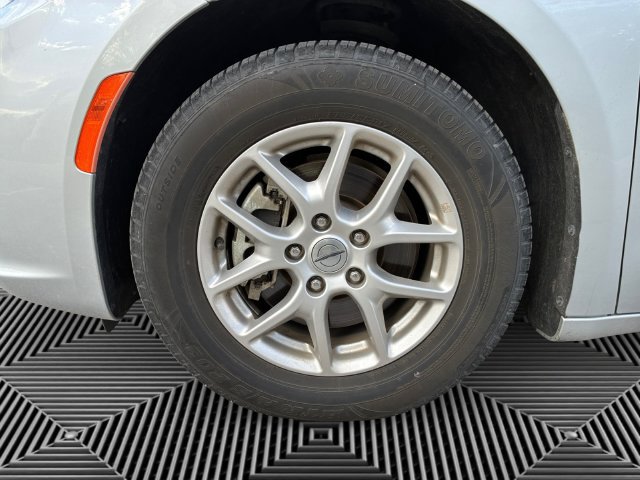 Used 2024 Chrysler Pacifica Touring-L FWD image 9