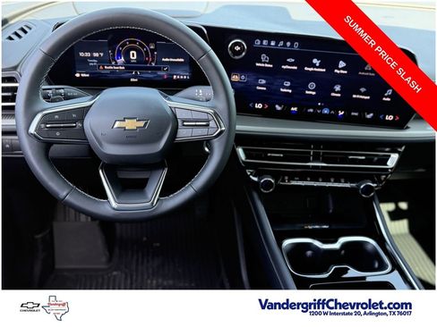 Used 2026 Chevrolet Traverse LT w/ Driver Confidence Package FWD image 11