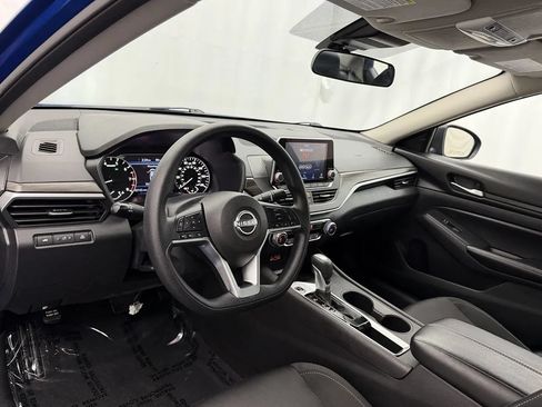 Used 2025 Nissan Altima 2.5 SV FWD image 5