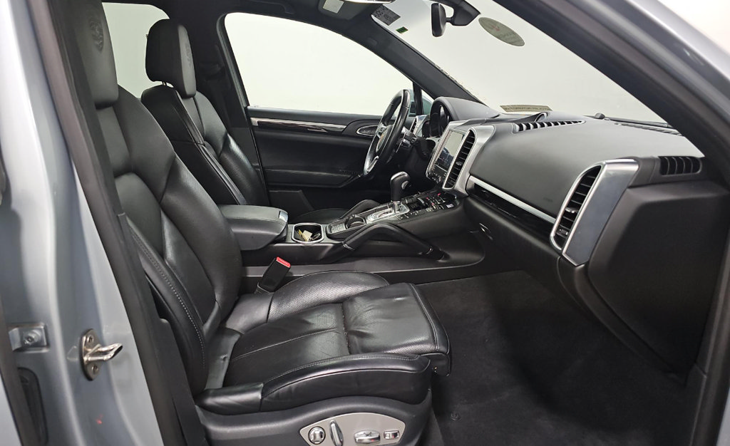 Used 2018 Porsche Cayenne Platinum Edition w/ Premium Package AWD/4WD image 6