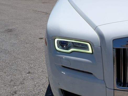 Used 2015 Rolls-Royce Ghost RWD image 10