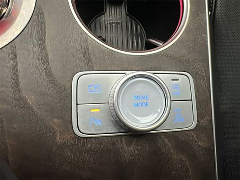 Certified 2025 Genesis GV80 3.5T Prestige image 33